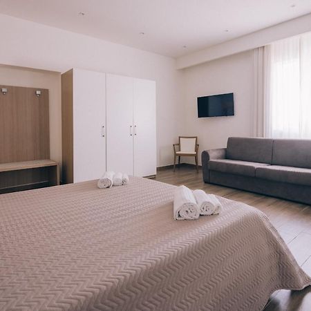 La Promenade Rooms & Suites 奧爾比亞 外观 照片