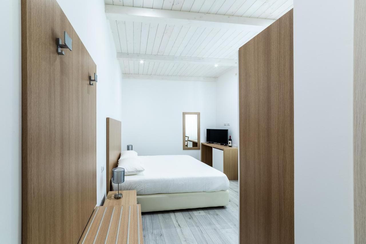 La Promenade Rooms & Suites 奧爾比亞 外观 照片