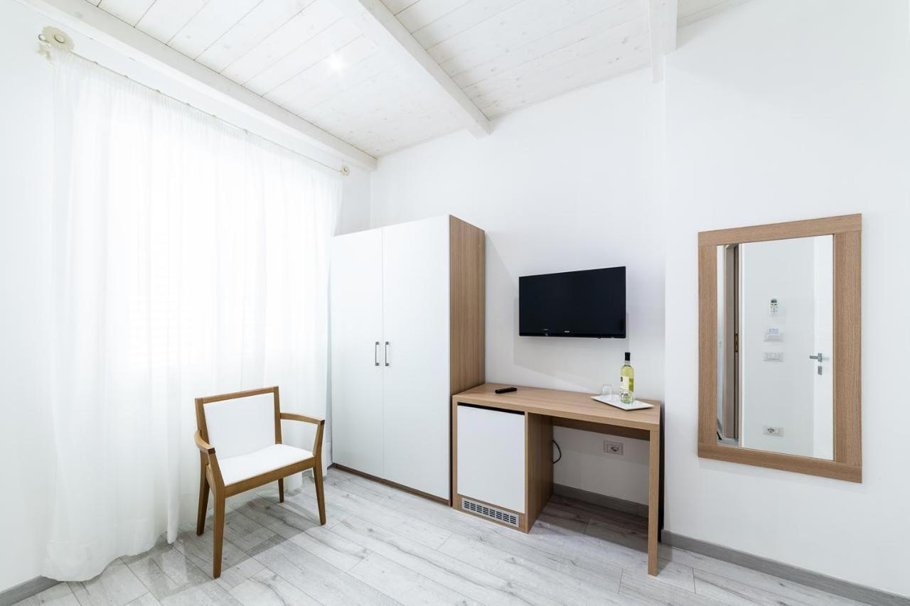 La Promenade Rooms & Suites 奧爾比亞 外观 照片