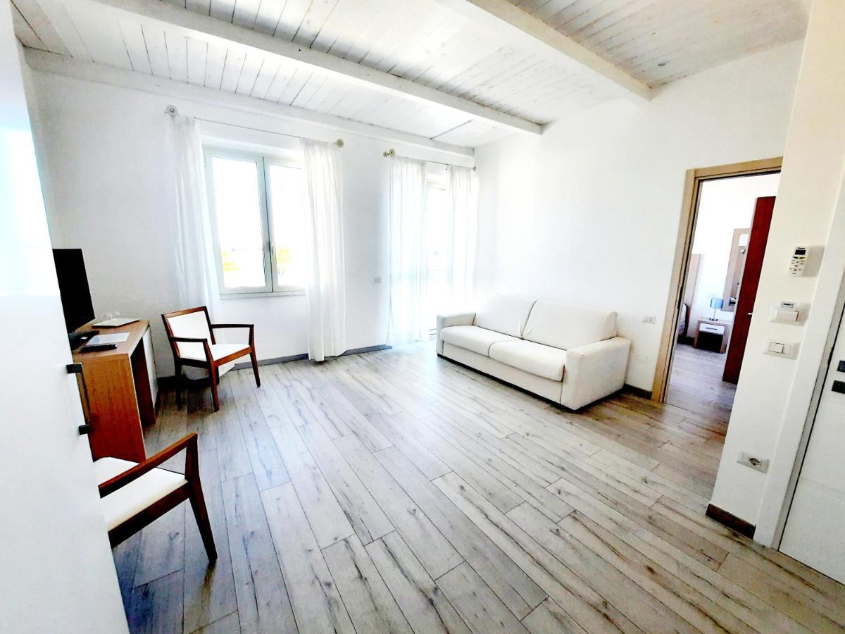 La Promenade Rooms & Suites 奧爾比亞 外观 照片
