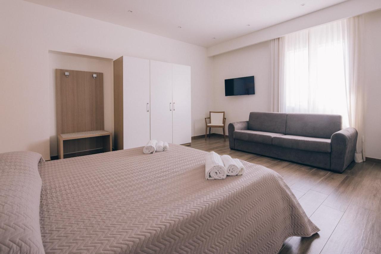 La Promenade Rooms & Suites 奧爾比亞 外观 照片